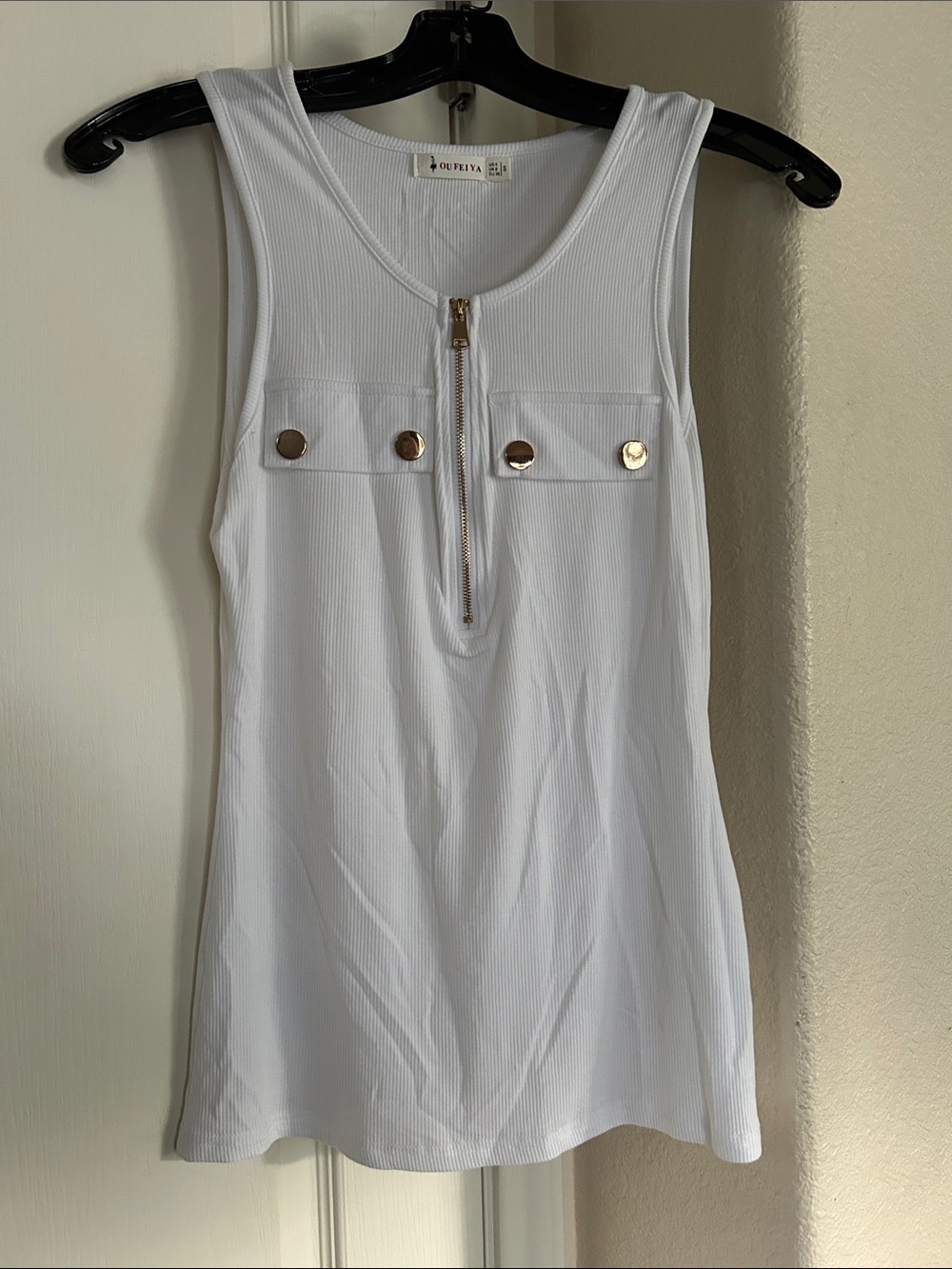 Ou Fei Ya White Ribbed Tank with Front Zip and Gold Accents